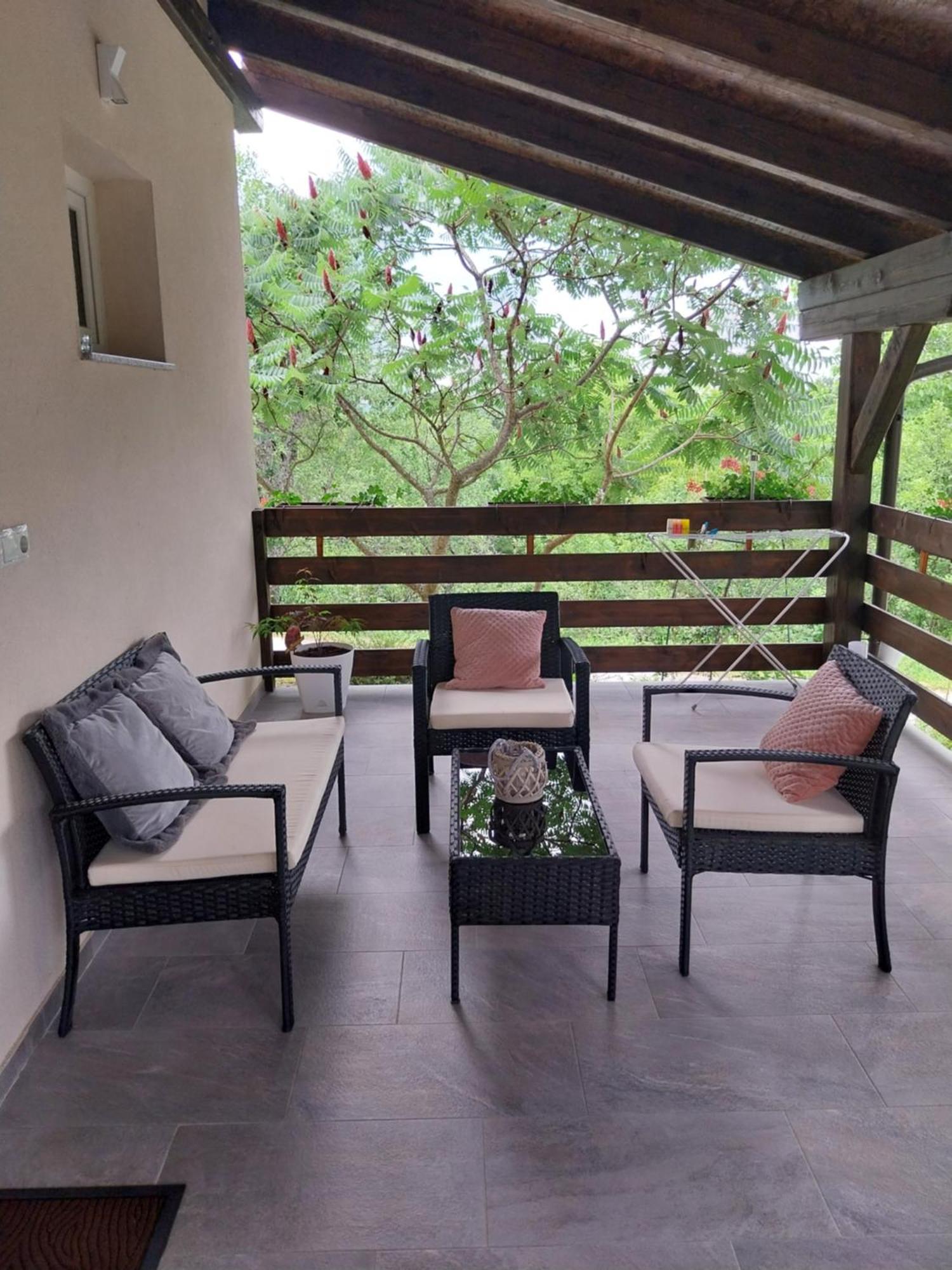 Guest House Happy Day Slunj Exterior foto